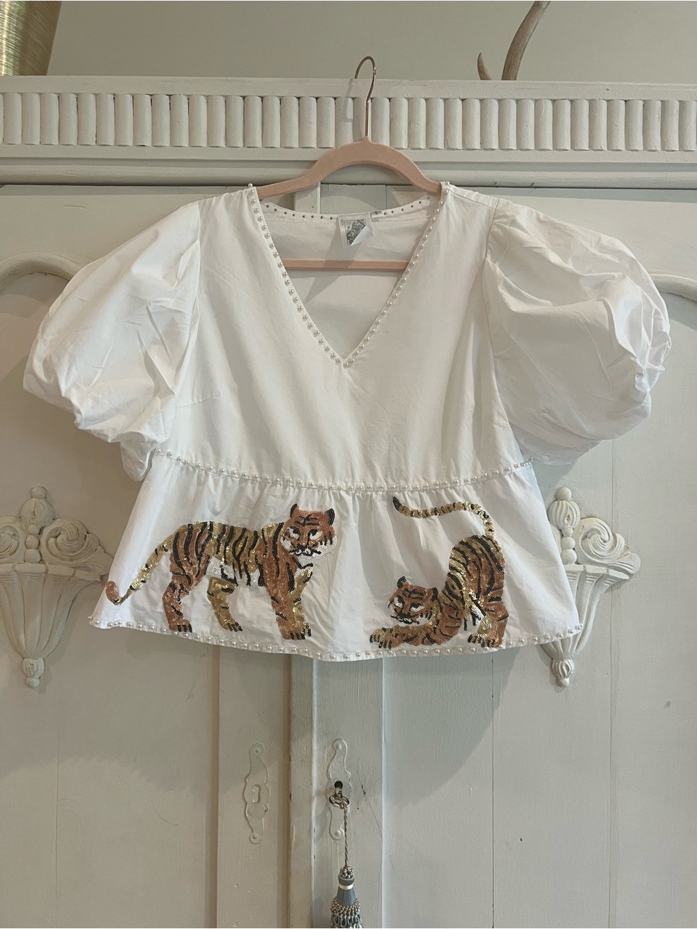 Queen of Sparkles White Puff-Sleeve Tiger sequin Top LSU small